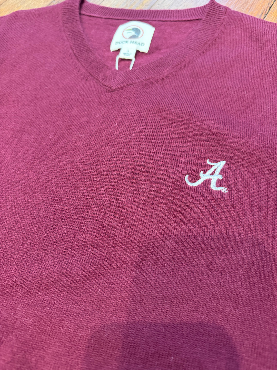 Duck Head Buckley Merino V Neck Sweater - Crimson (Script A)
